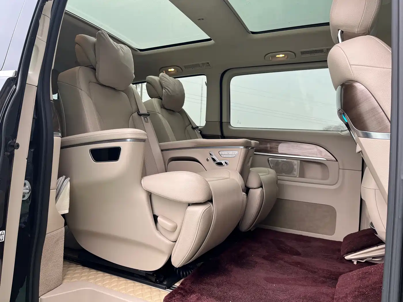 Mercedes-Benz V-Class 2022 V 260 L Long Wheelbase Luxury Edition фото 16