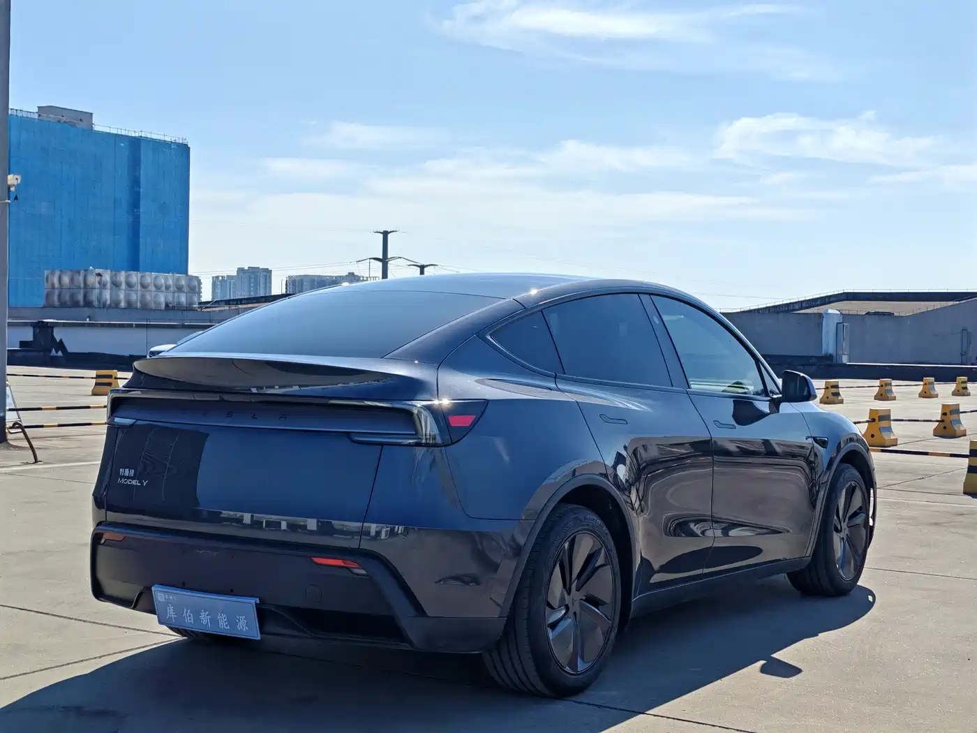 TESLA MODEL Y