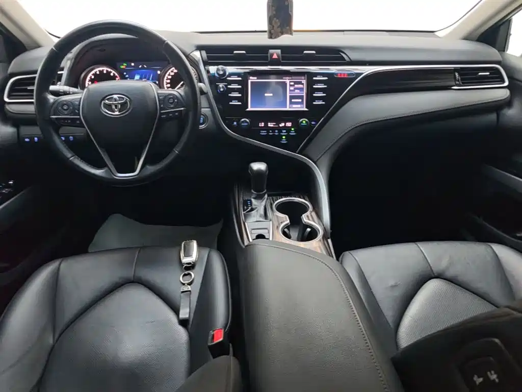 Toyota Camry 2018 2.0G Luxury Edition фото 10
