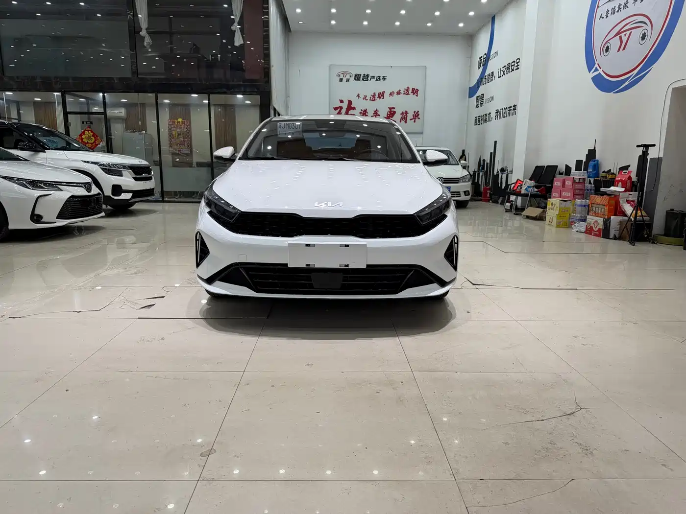 Kia K3 2023 Model 1.5L CVT Luxury Edition фото 2