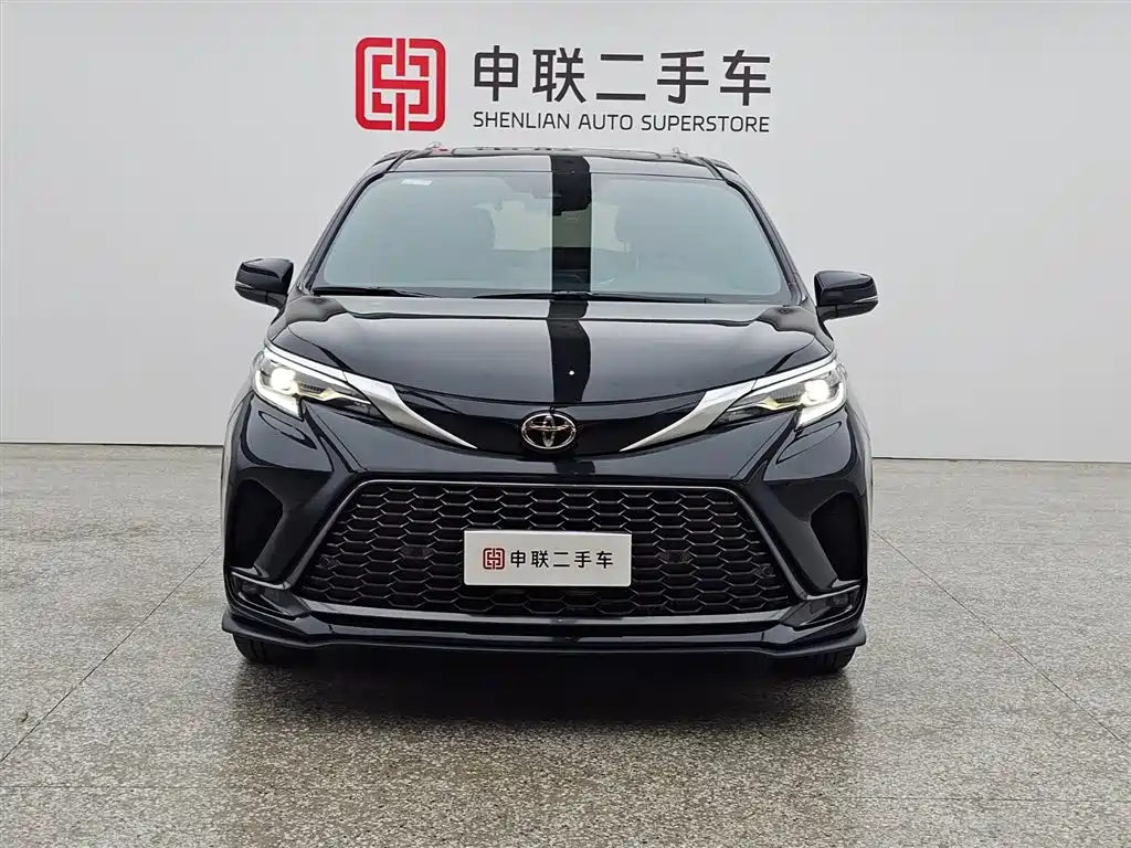 Toyota Granvia 2024 2.5L Hybrid Luxury фото 5