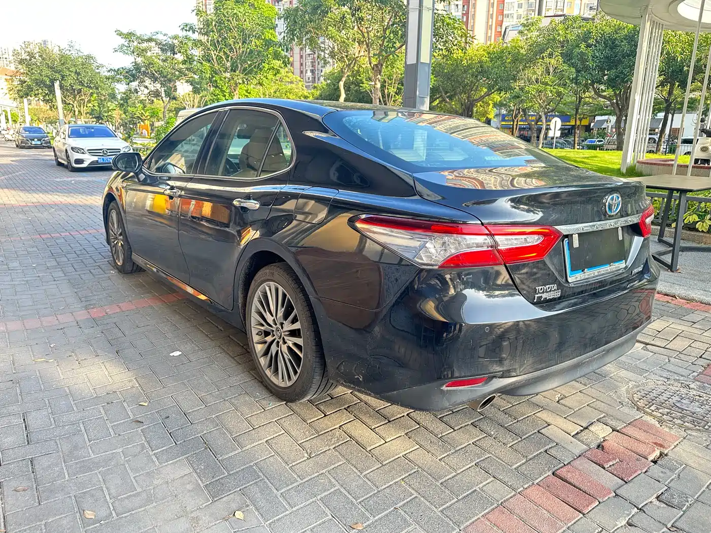 Toyota Camry 2018 Hybrid 2.5HG Luxury Edition фото 5