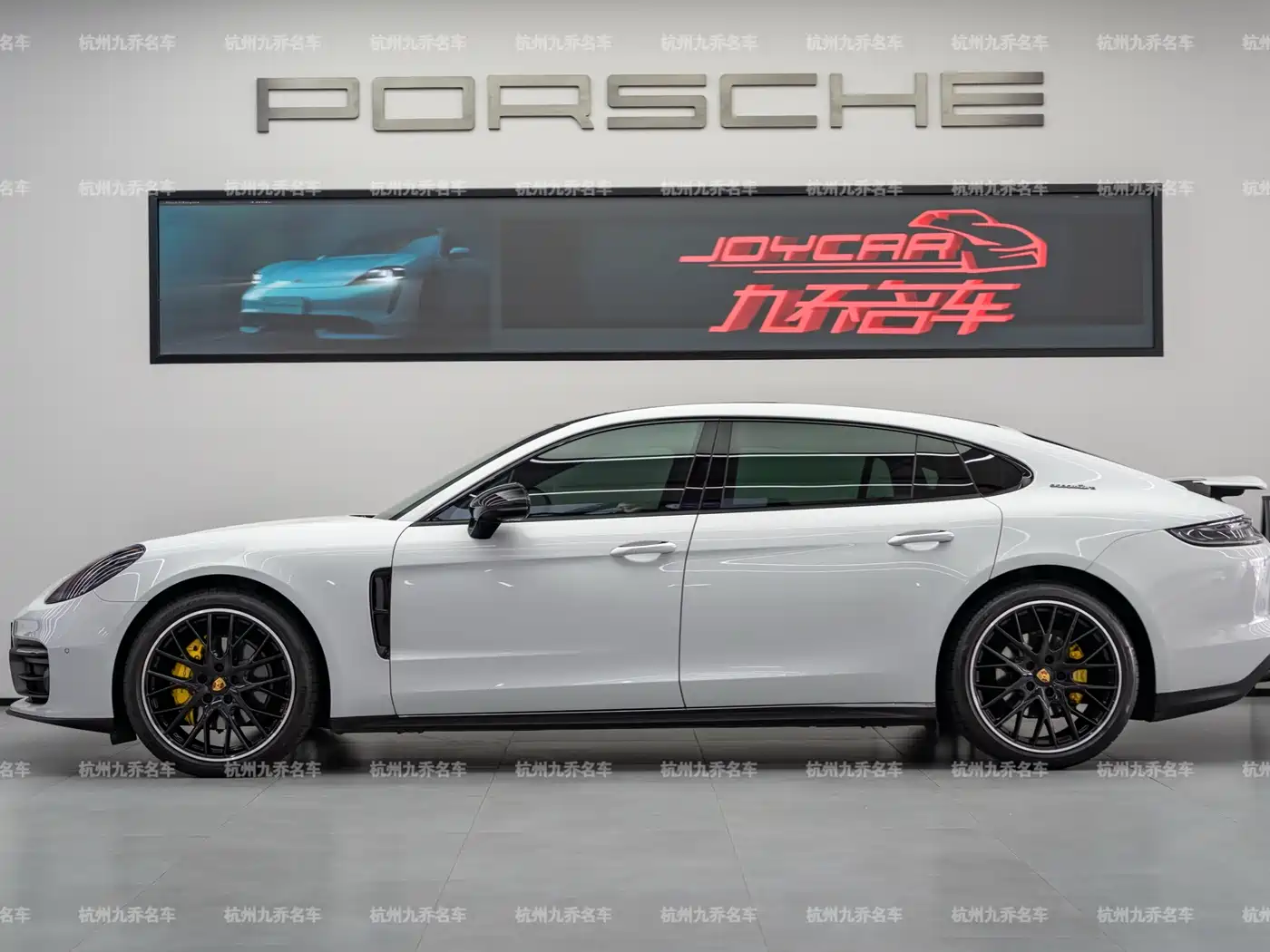 Porsche Panamera 2023 Panamera 4 Executive Long Wheelbase Platinum Edition 2.9T фото 8