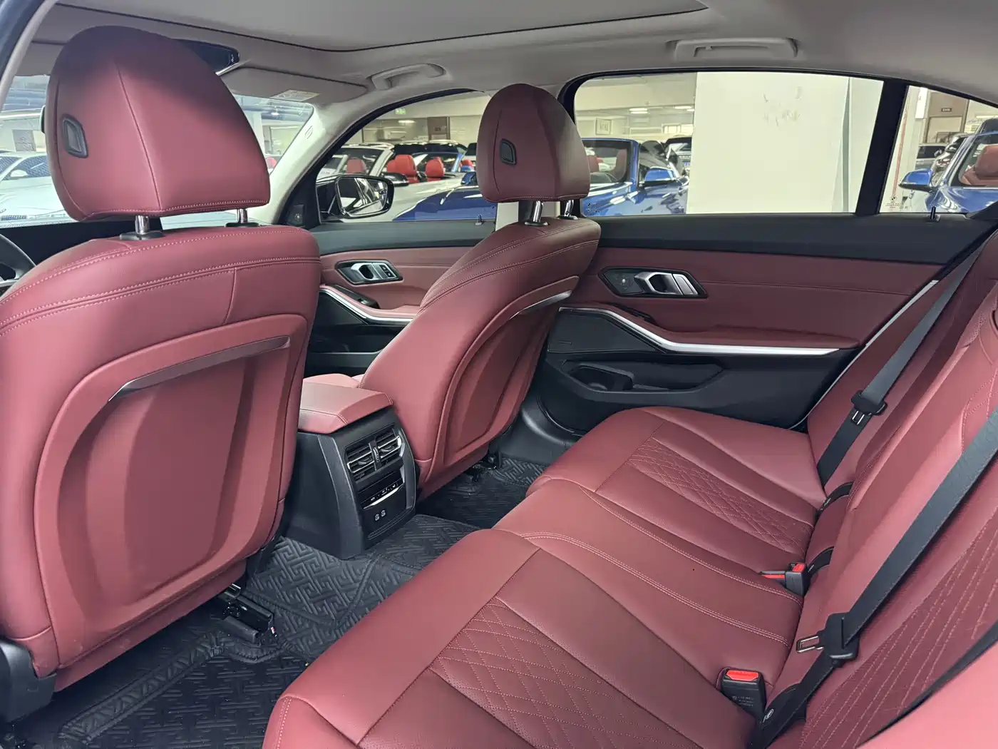 BMW 3 Series 2024 325Li M Sport Shadowline Package фото 10