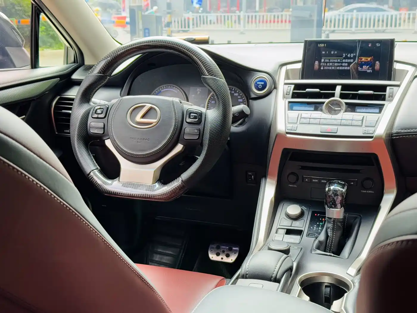 Lexus NX 2017 300h FWD Sharp Style Edition фото 13