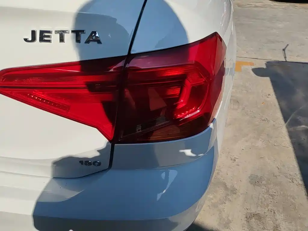 Фото 8 - Volkswagen Jetta