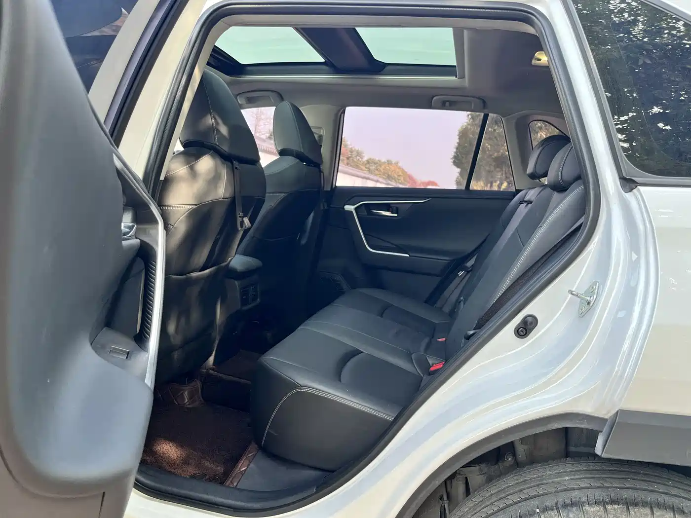 Toyota RAV4 Rongfang 2024 2.0L CVT FWD Style Plus Edition фото 7