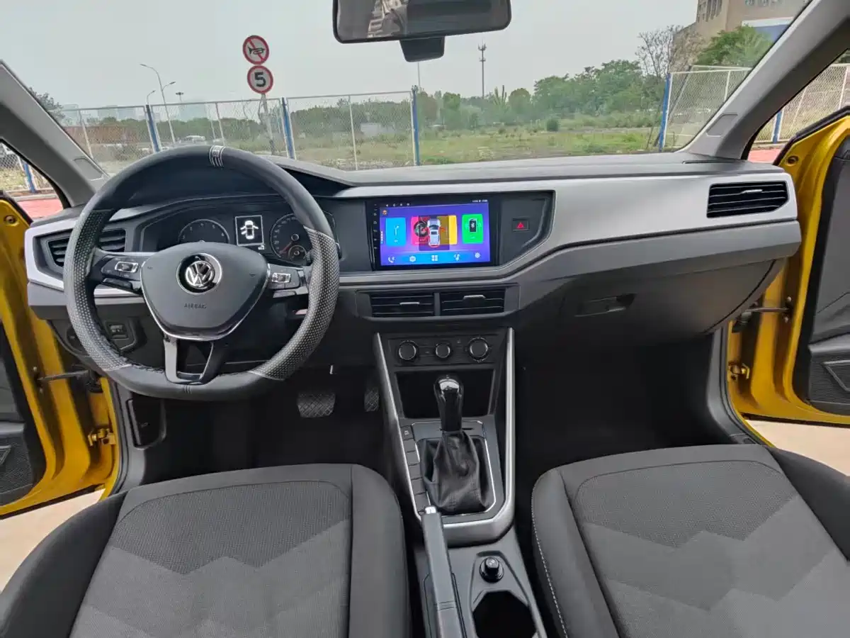 Volkswagen Polo 2019 Plus 1.5L Automatic Panorama Enjoyment Edition фото 10