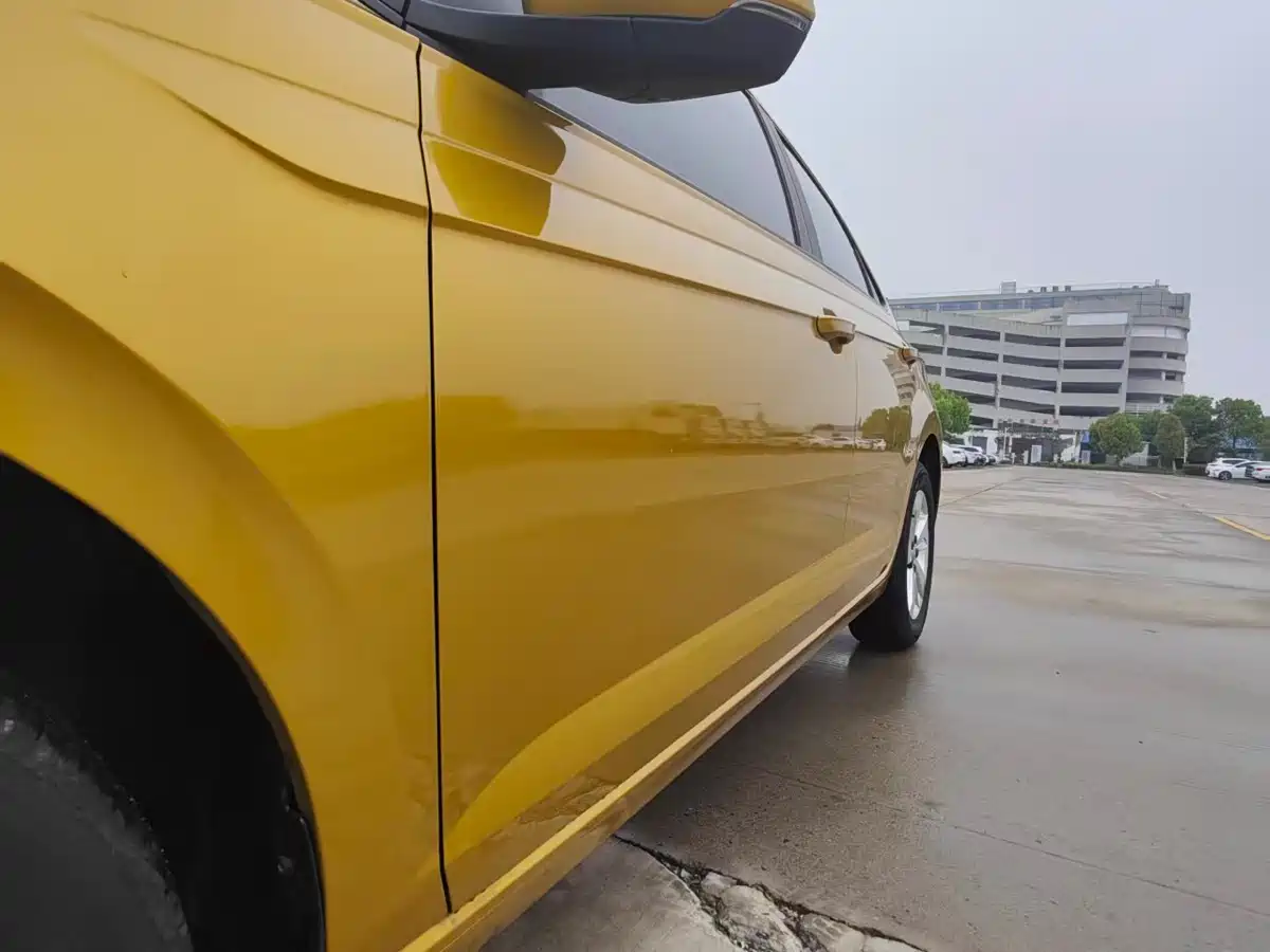 Volkswagen Polo 2019 Plus 1.5L Automatic Panorama Enjoyment Edition фото 17