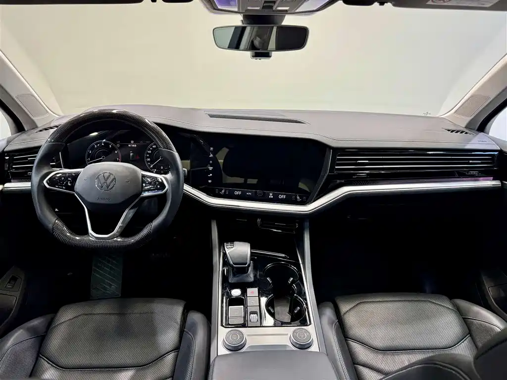 Volkswagen Touareg 2022 3.0TSI Rui Xiang Edition Gloss Black Sport Package фото 14