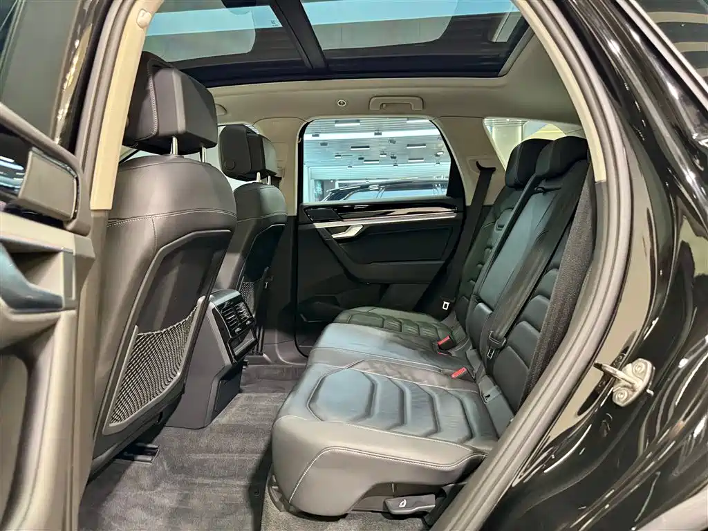 Volkswagen Touareg 2022 3.0TSI Rui Xiang Edition Gloss Black Sport Package фото 20