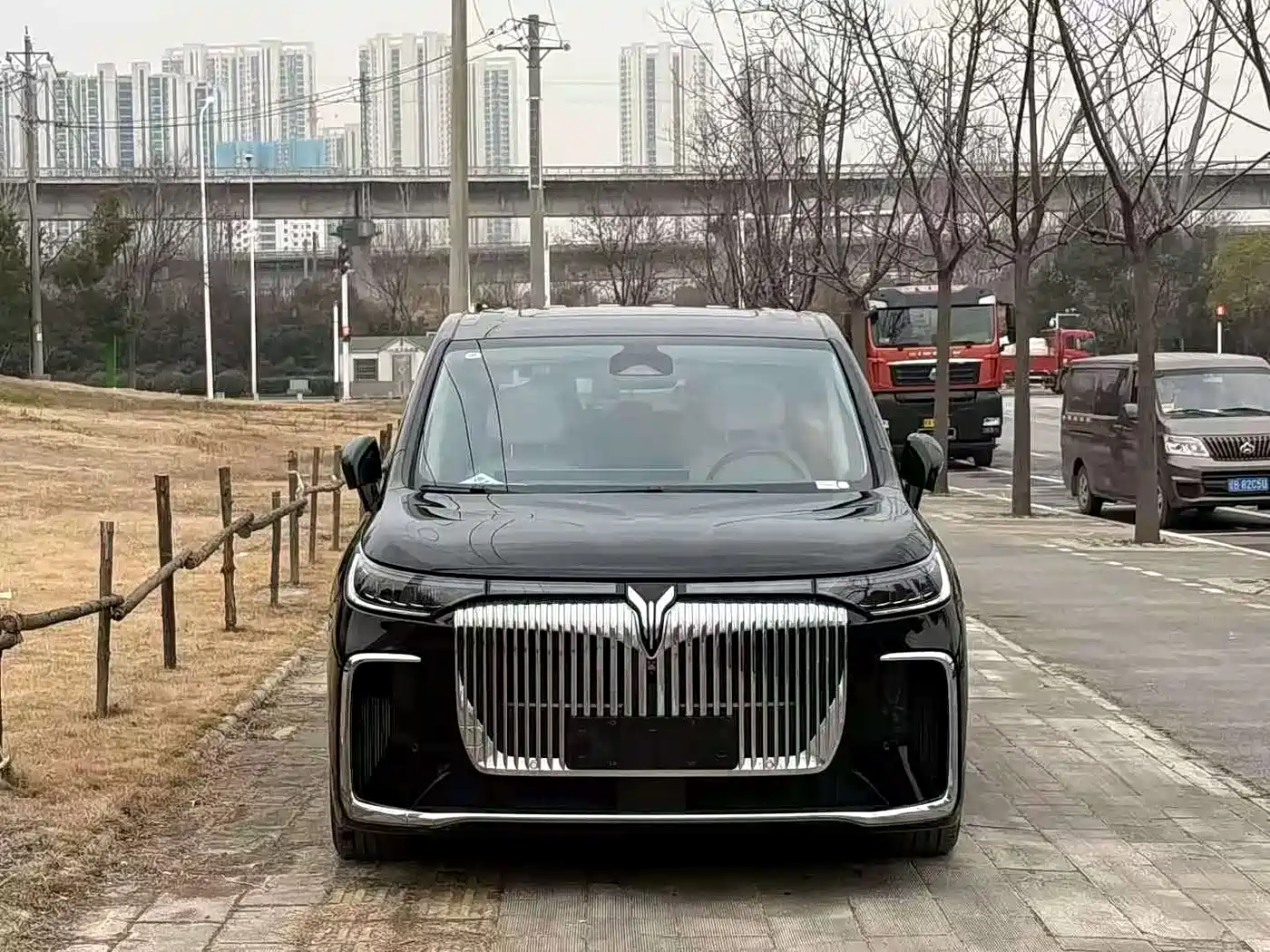 Voyah Auto Voyah Dreamer 2025 PHEV 4WD Kunpeng Premium Edition фото 3