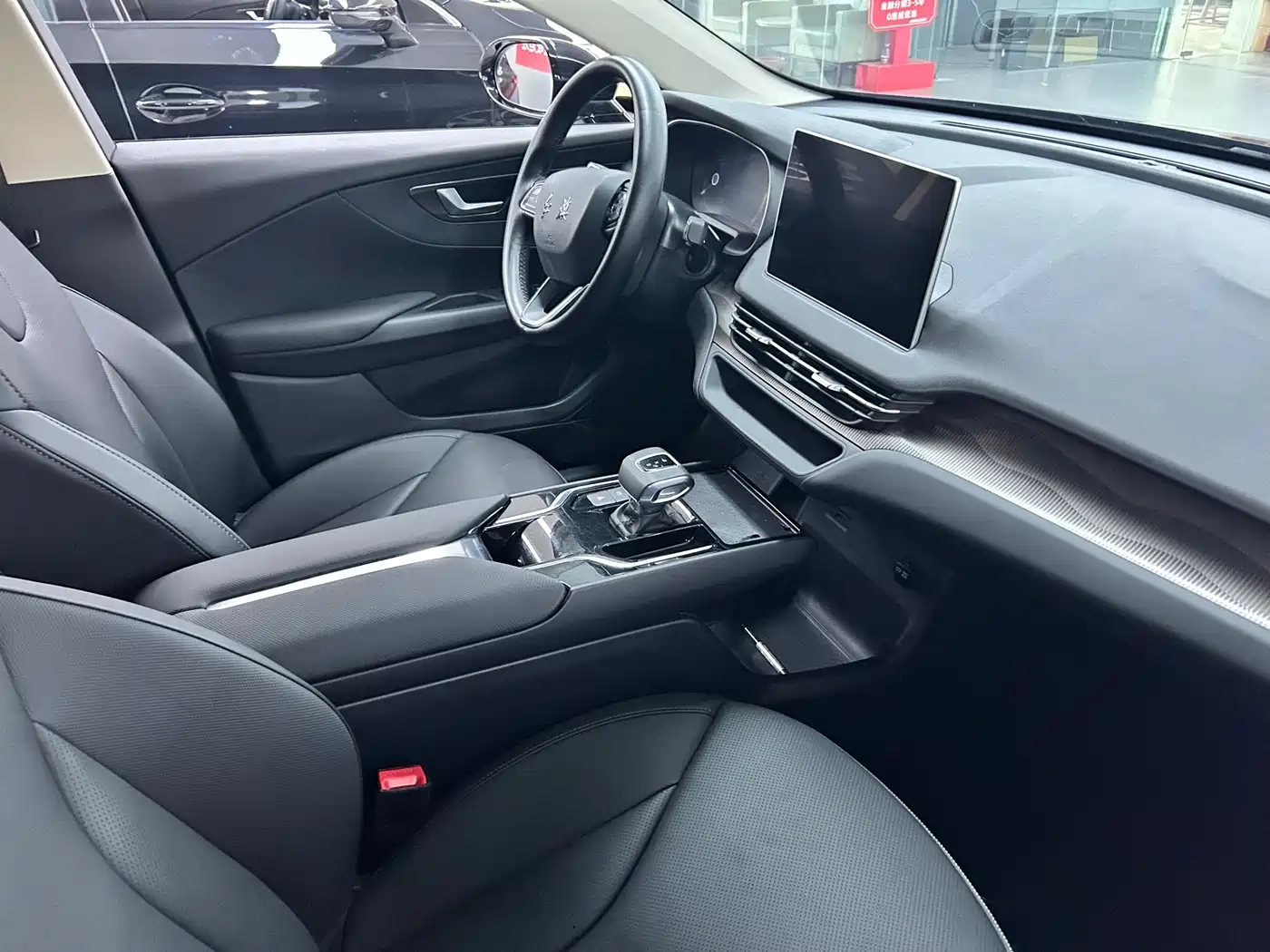 Hongqi E-QM5 2022 431km Charging Enjoyment Edition фото 4