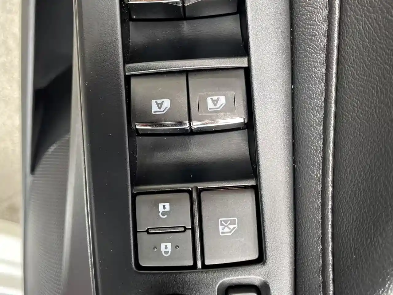Toyota Avalon 2023 2.0L Premium Selection фото 18