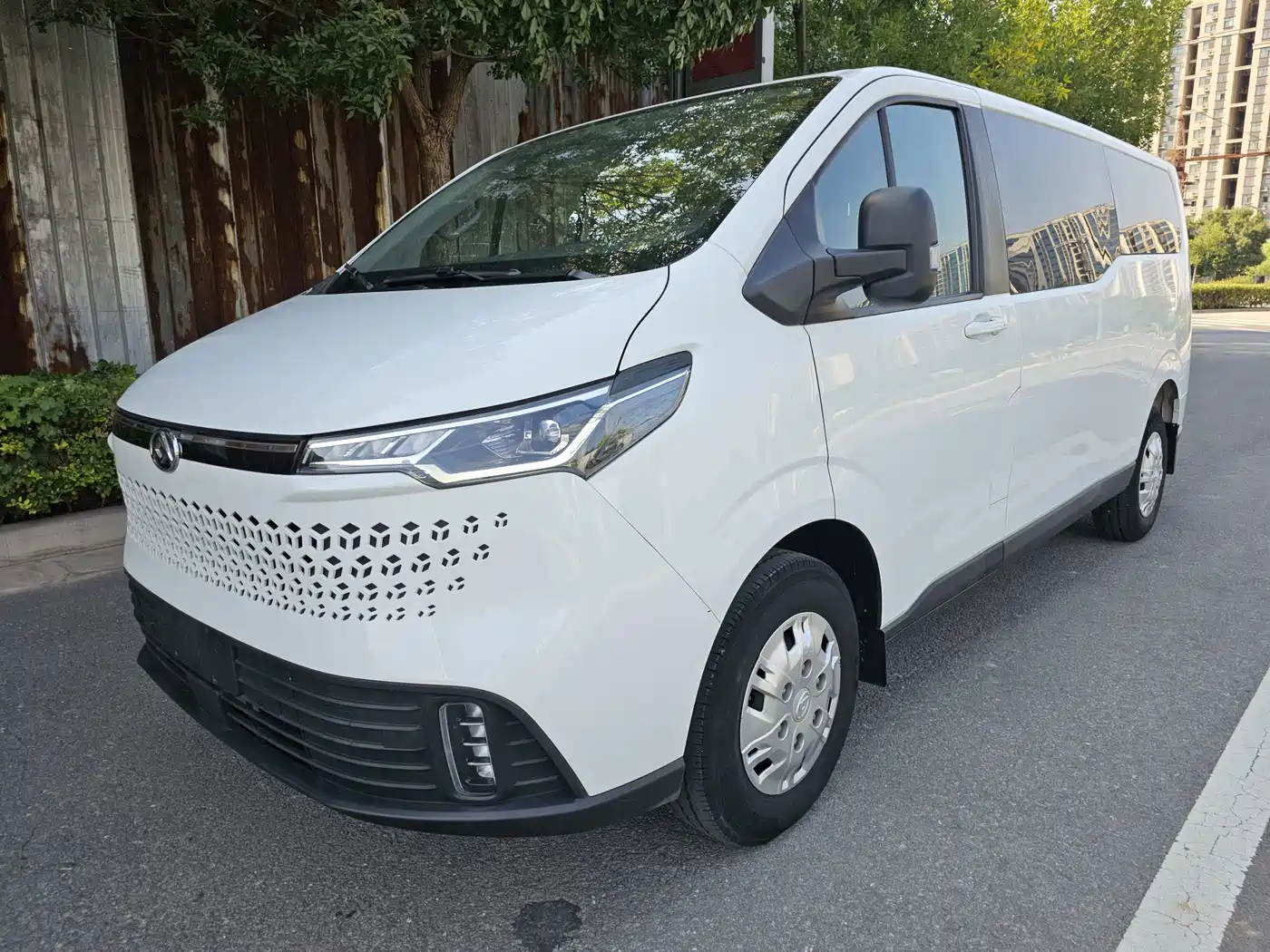 Maxus Xintu V70 2024 2023 Model 2.0T Elite Edition Automatic Long Wheelbase Low Roof 6/7-Seater