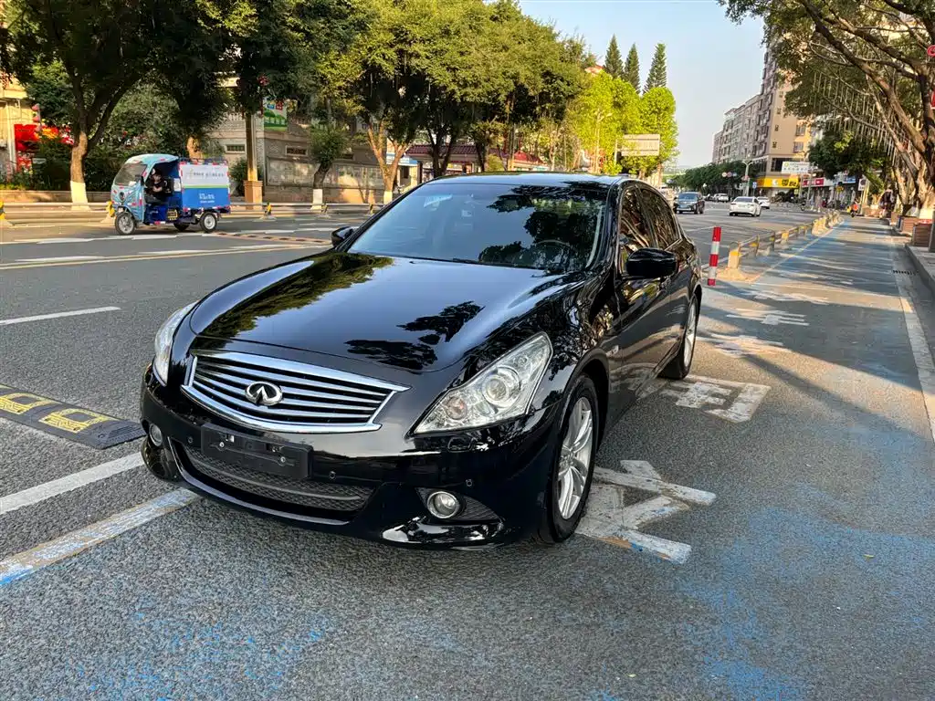 Infiniti G Series 2011 2010 Model G25 Sedan Luxury Sport Edition