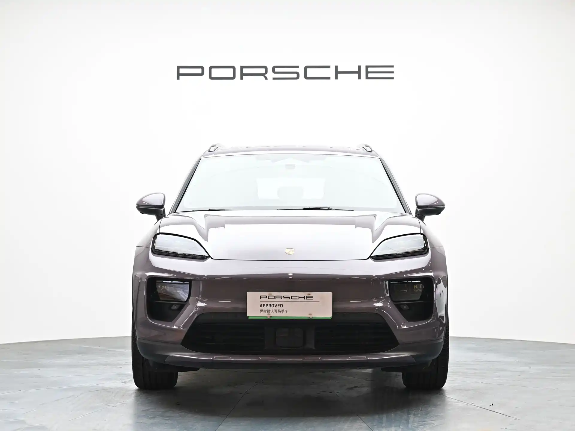 Фото 2 - Porsche Macan EV