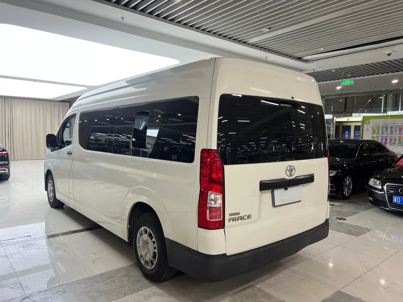 صورة 9 - Toyota HIACE