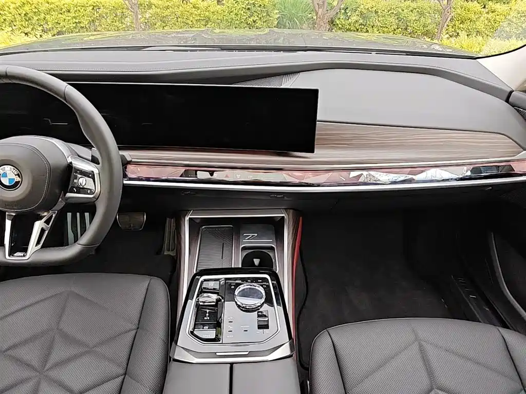 BMW 7 Series 2023 Model 735Li M Sport Package фото 13