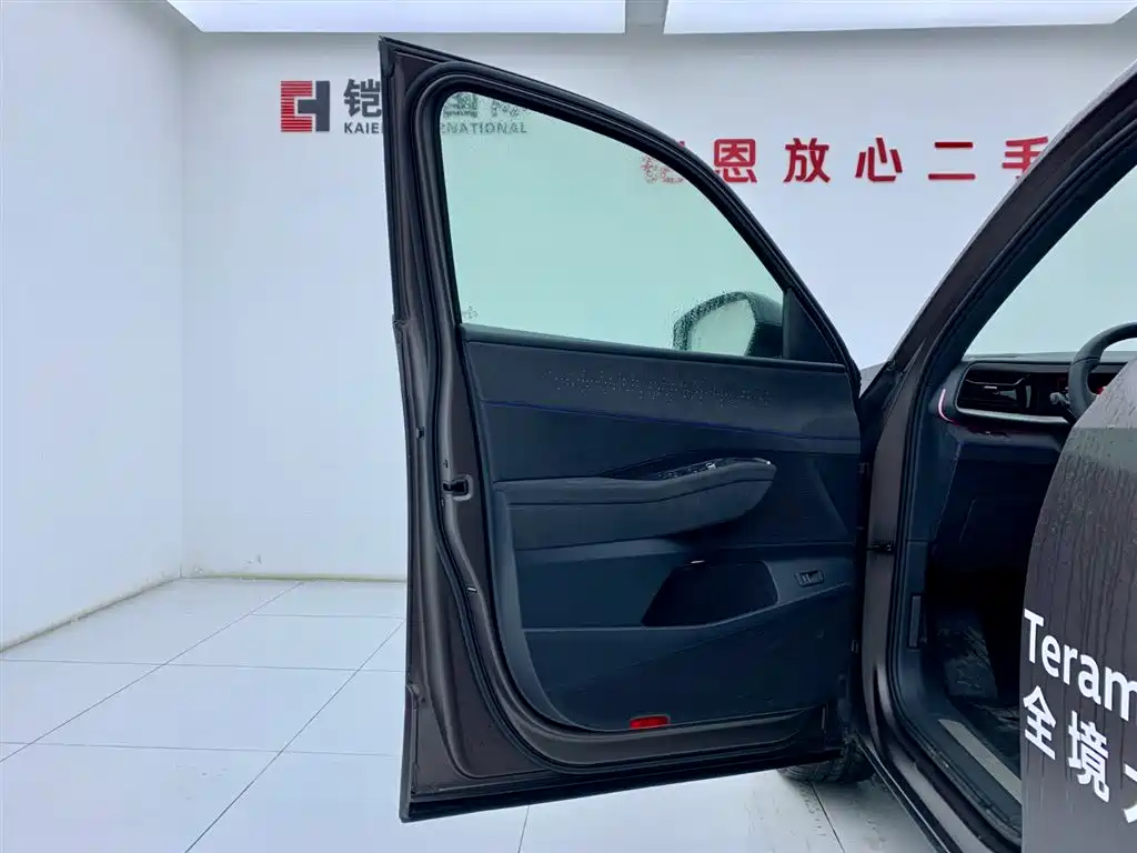 Volkswagen Teramont 2025 Teramont Pro 450TSI 4WD Summit Edition фото 31