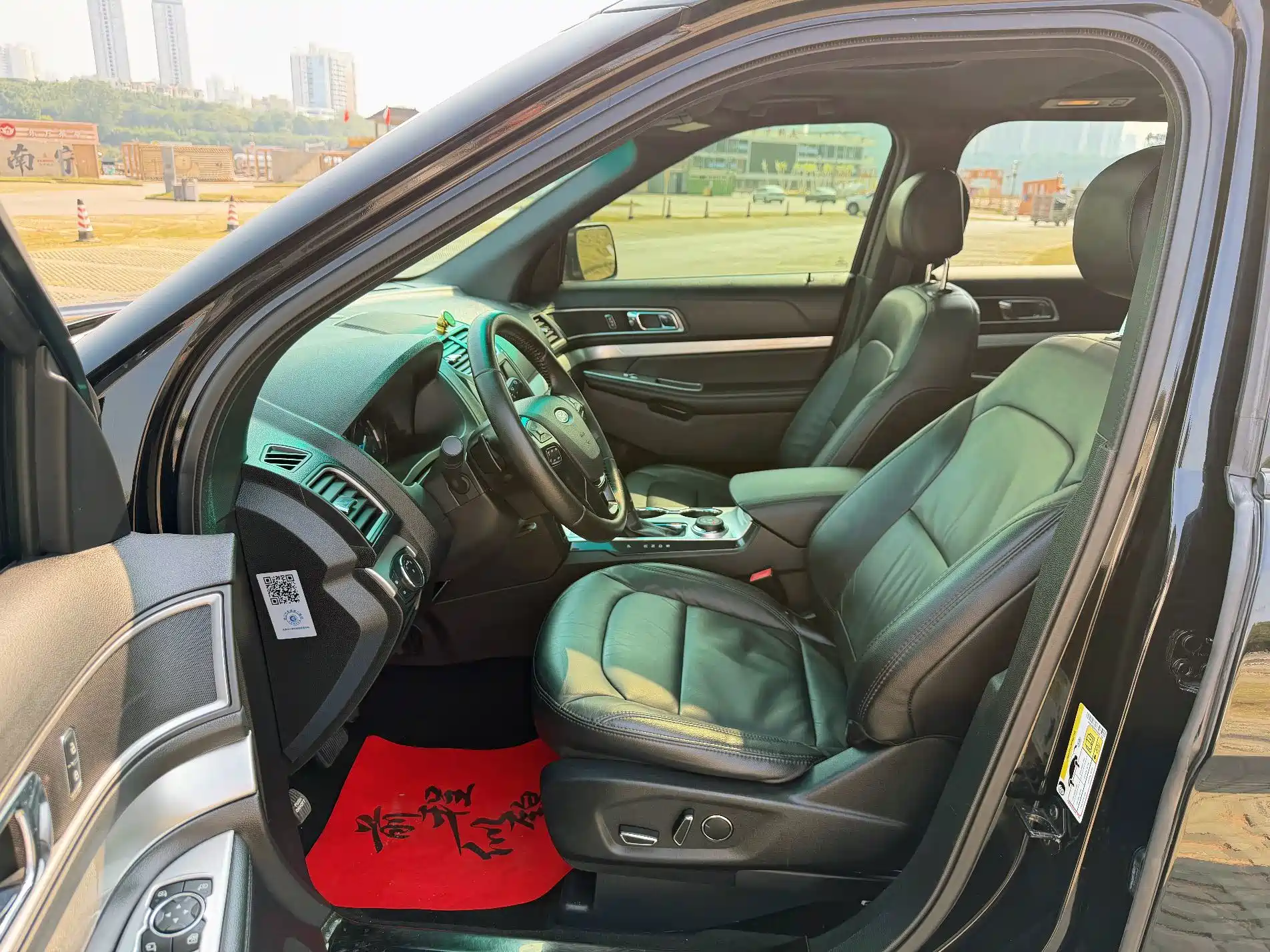 Photo 12 - Ford Explorer (Import)
