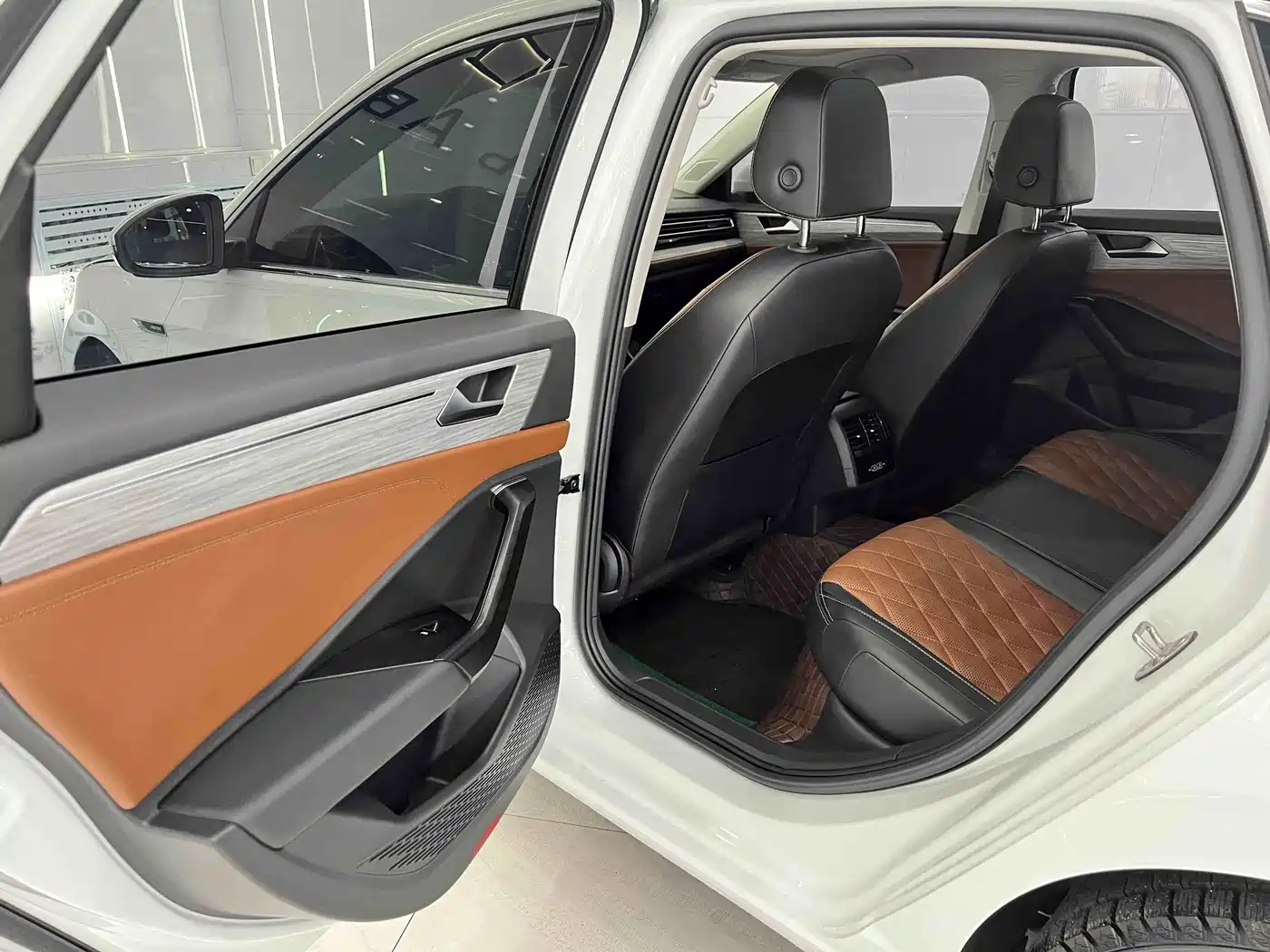 Volkswagen Sagitar 2023 280TSI DSG Surpass Plus Edition фото 12