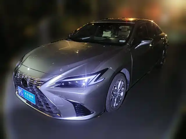 Lexus ES, 2025
