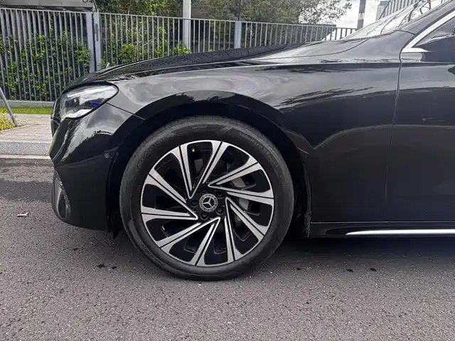 Mercedes-Benz E-Class 2024 Model E 300 L Luxury — фото 5