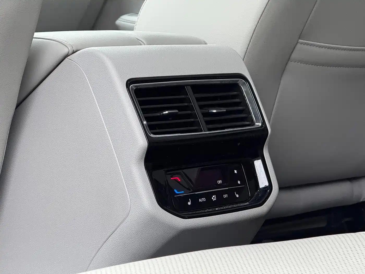 Volkswagen Teramont 2022 330TSI 2WD Premium Luxury фото 8