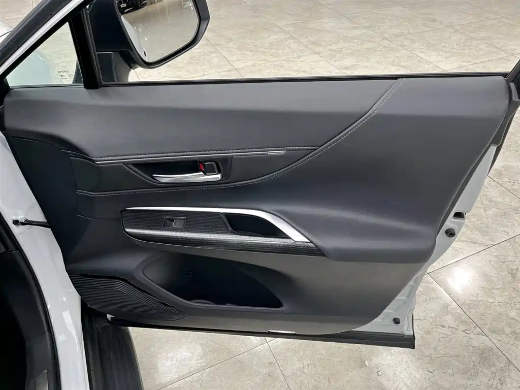 Toyota Venza 2022 2.0L CVT 2WD Premium фото 12