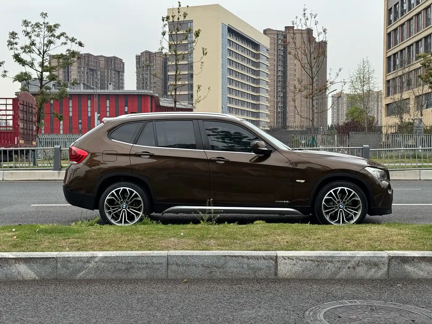 BMW X1 2012 xDrive28i Luxury Model фото 12