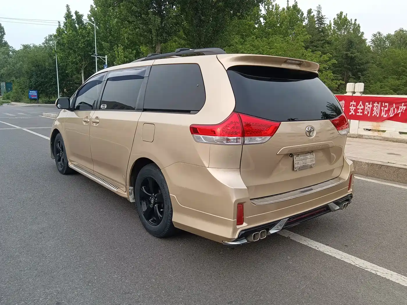 Toyota Sienna 2011 2.7L 2WD Automatic фото 4