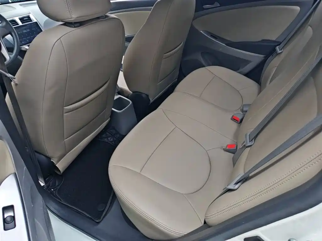 Hyundai Verna 2016 1.4L Automatic Smart GLS фото 17