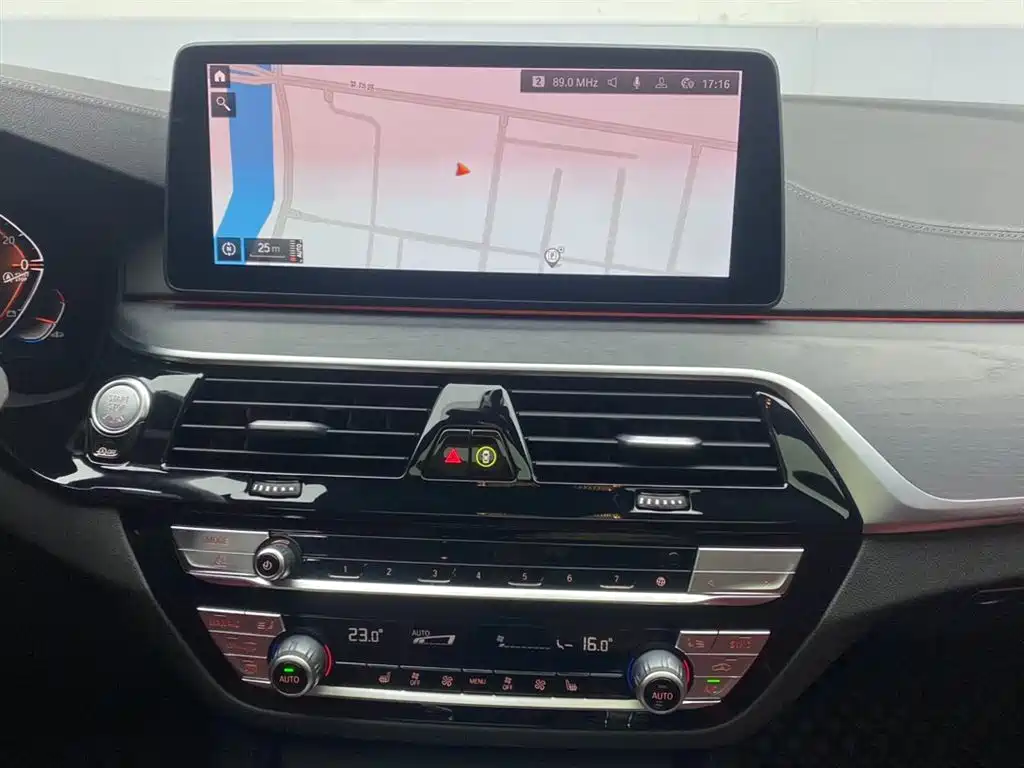 BMW 5 Series 2023 530Li Leading M Sport Package фото 27