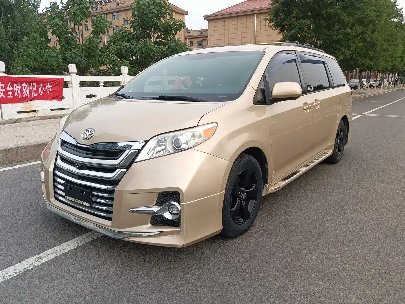 Toyota Sienna 2011 2.7L 2WD Automatic