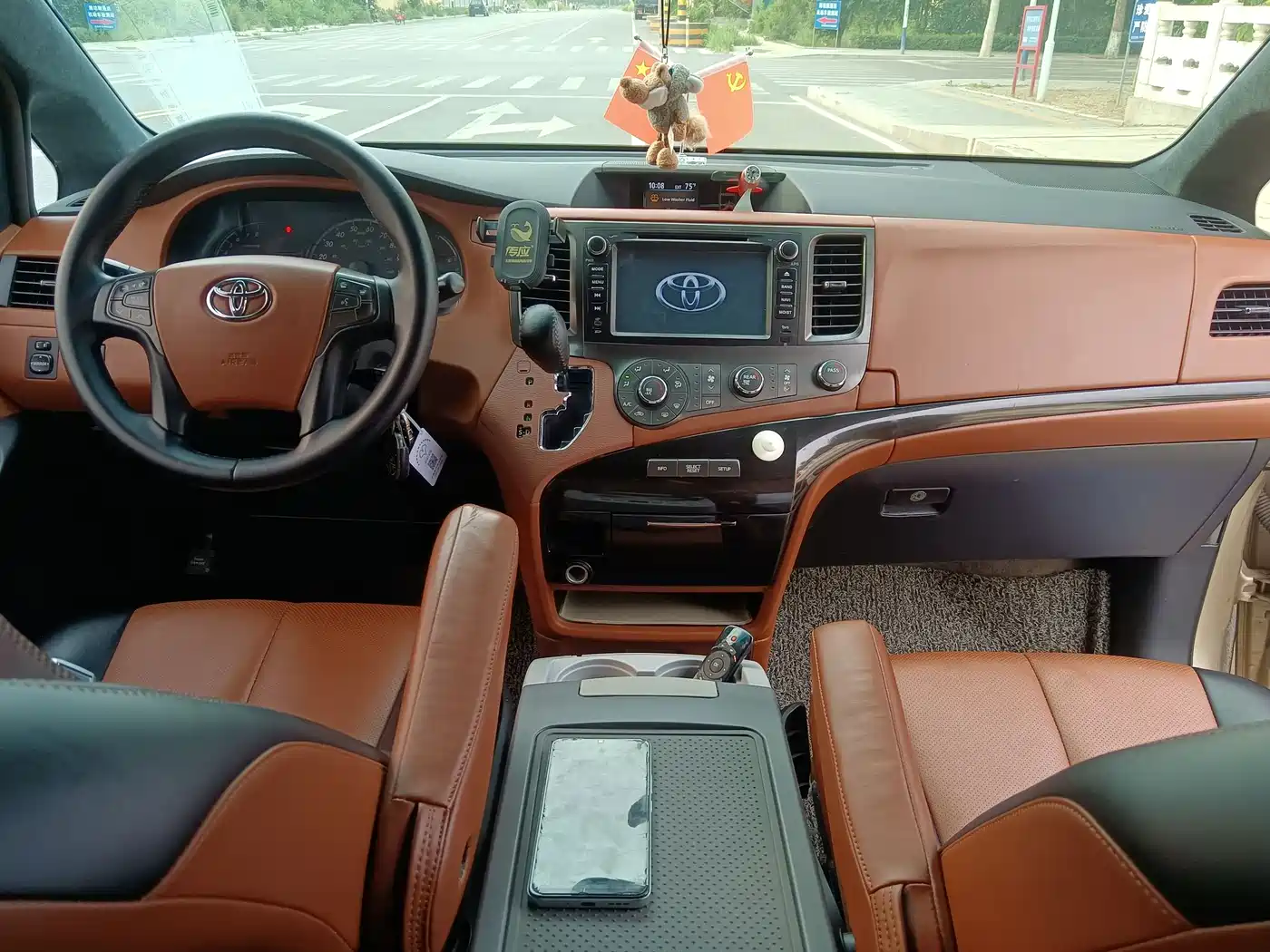 Toyota Sienna 2011 2.7L 2WD Automatic фото 12