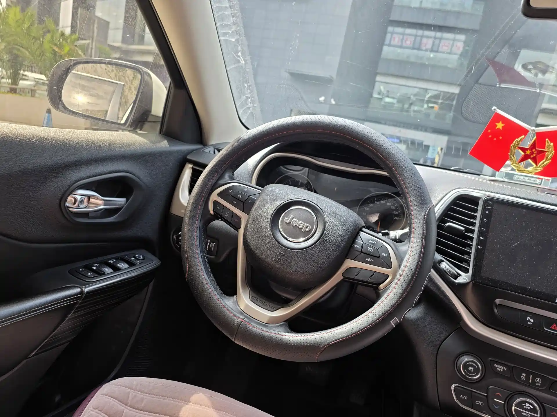Photo 10 - Jeep Cherokee