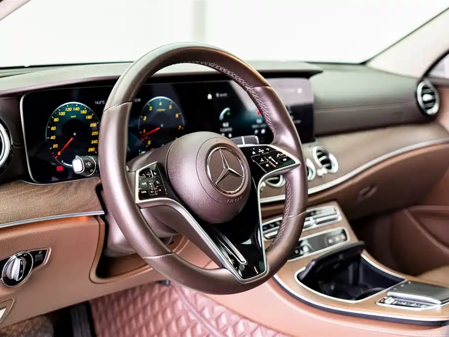 Mercedes-Benz E-Class 2022 E 260 L фото 20