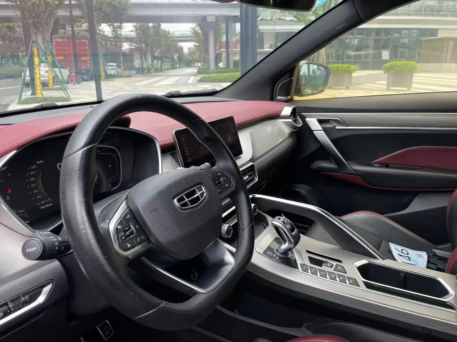 Фото 6 - Geely Coolray