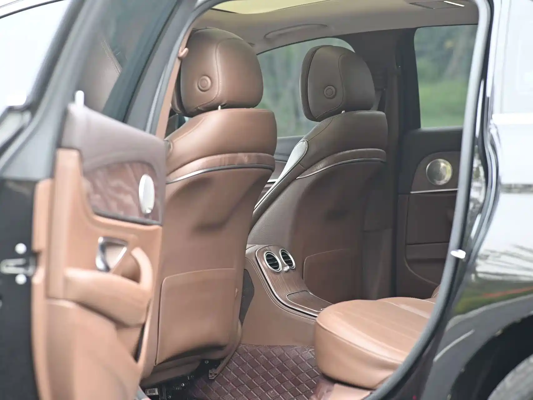 Фото 5 - Mercedes-Benz E-Class