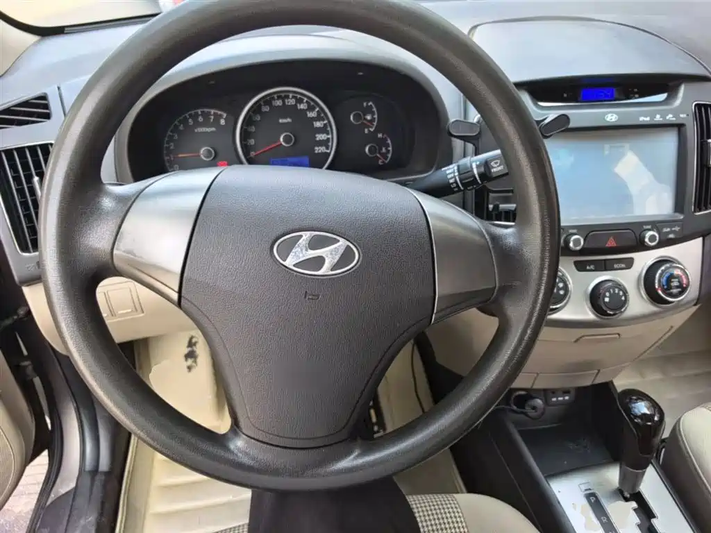 Hyundai Elantra 2015 1.6L Automatic Comfort фото 10