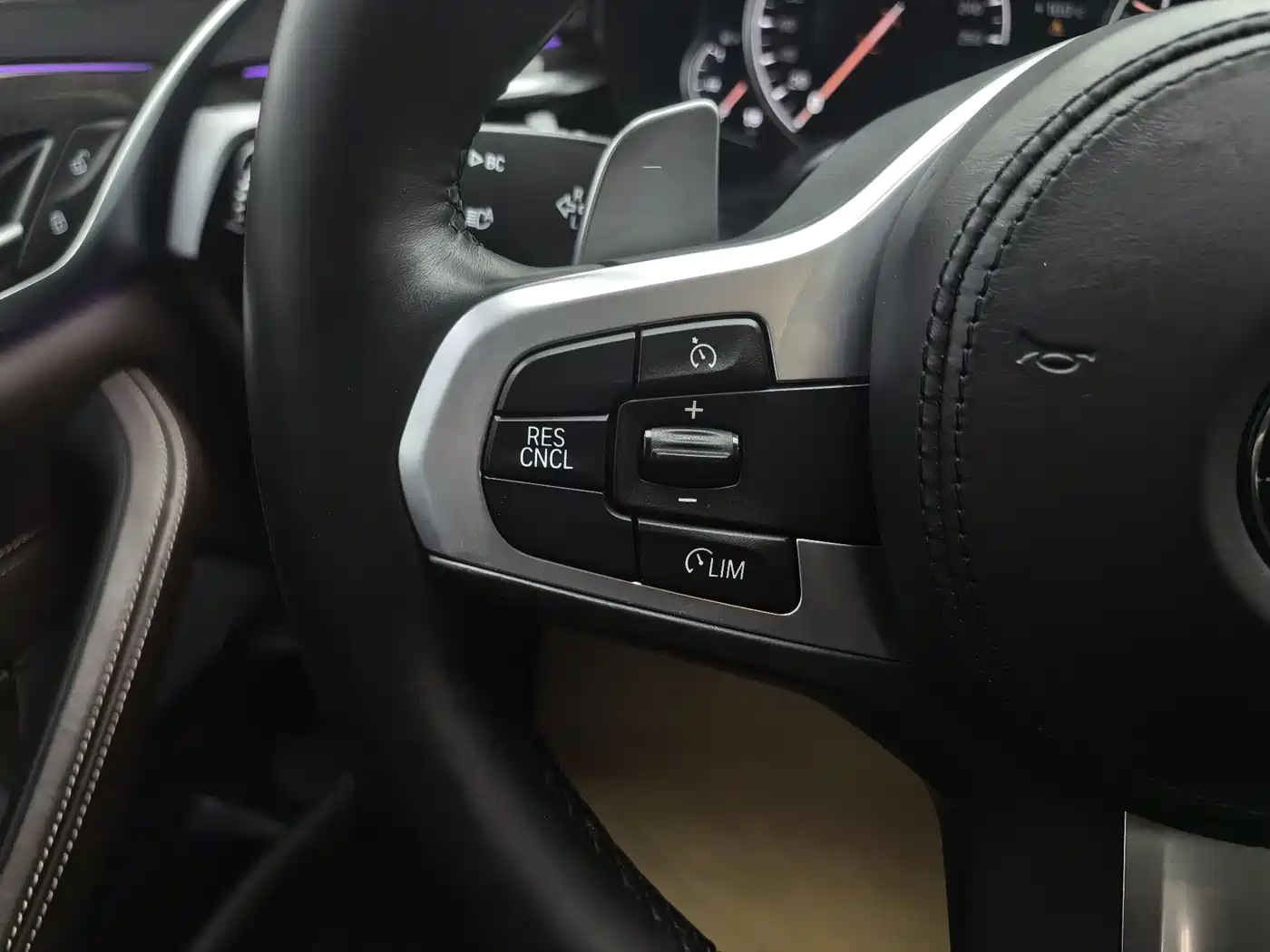 BMW 5 Series 2018 530Li Premium M Sport Package фото 37