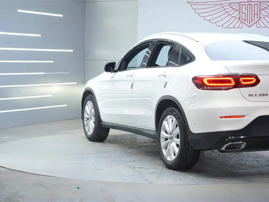 Mercedes-Benz GLC Coupe 2020 GLC 260 4MATIC Coupe SUV фото 5