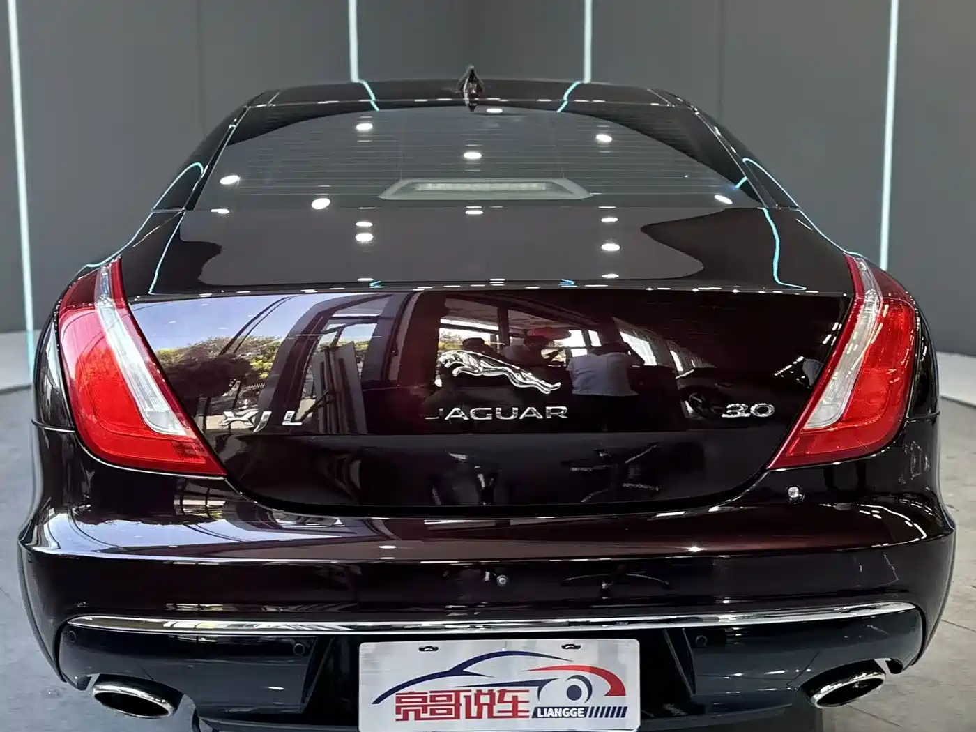 Photo 7 - Jaguar XJ