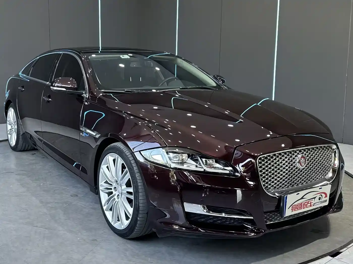 2018 Jaguar XJ