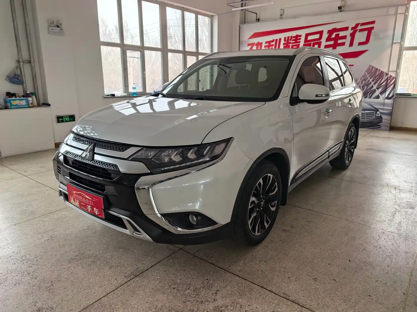 MITSUBISHI OUTLANDER