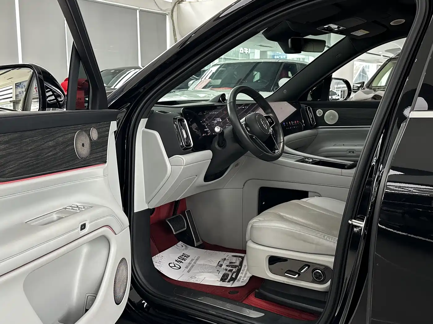 AITO Wenjie AITO M9 2024 Range Extender Max Edition 42kWh 6-seater фото 7