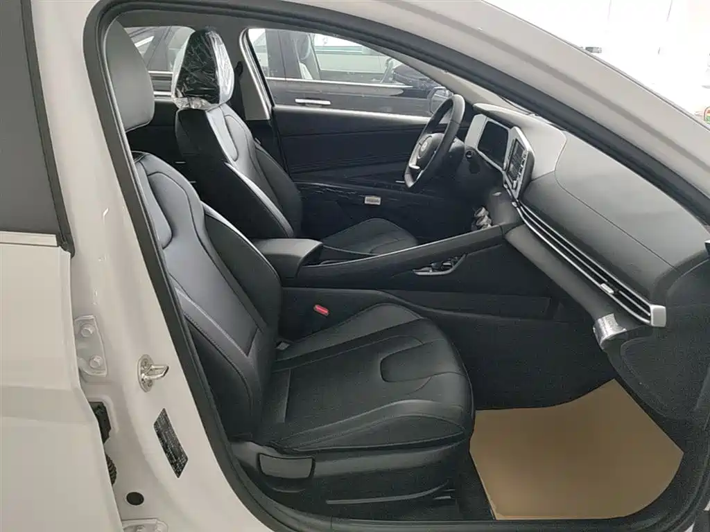 Hyundai Elantra 2023 1.5L CVT GLX Elite Edition фото 24