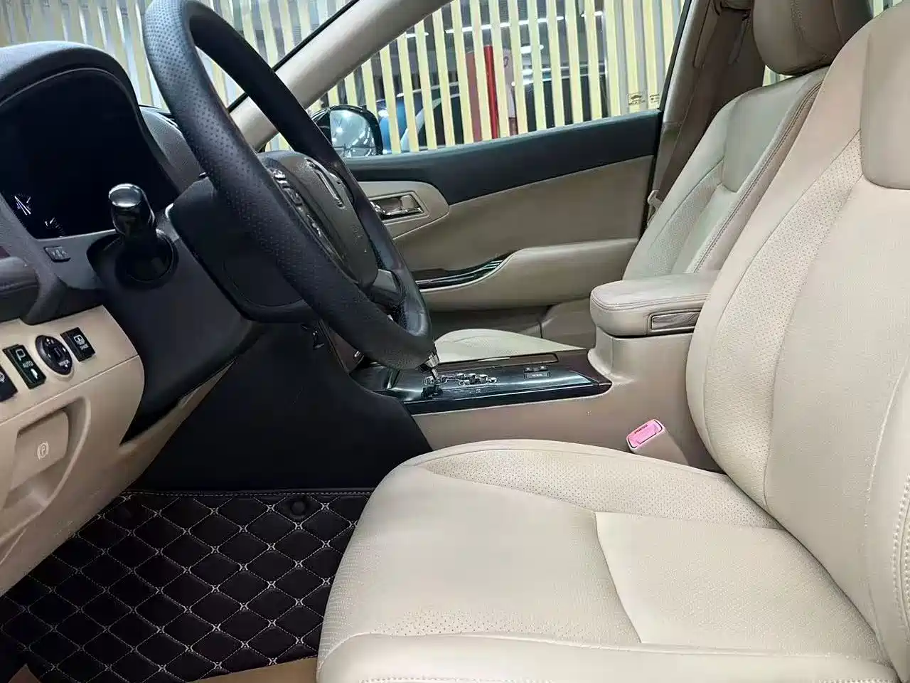 صورة 4 - Toyota Crown