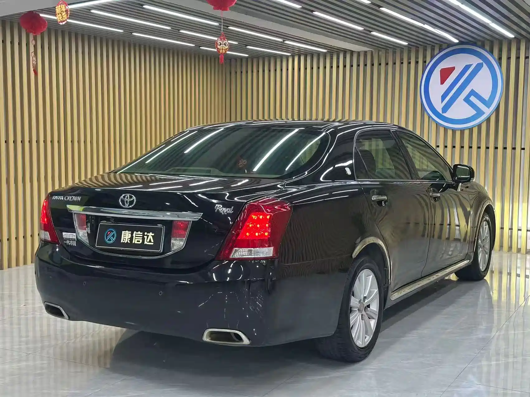 صورة 9 - Toyota Crown